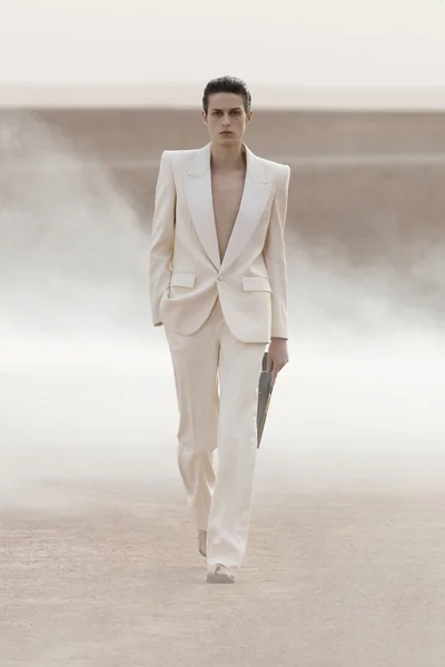 Look 27